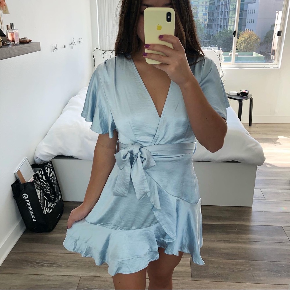 selfie leslie dress